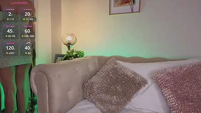 DahianaWalcott online show from 10.04.25