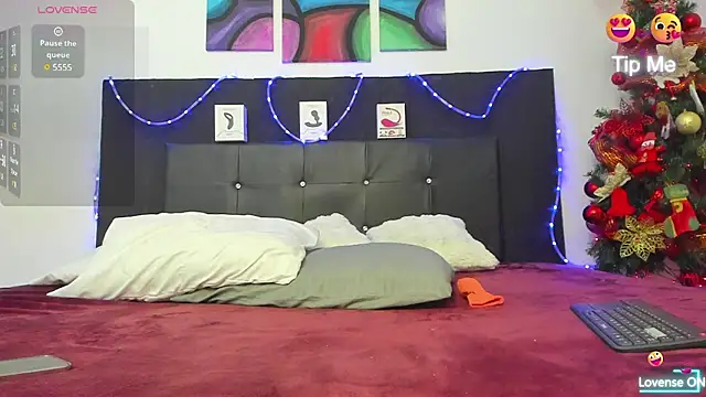 Snapshot of toyboys1 chatting on 12.04.24 toyboys1 online show from 12.04.24