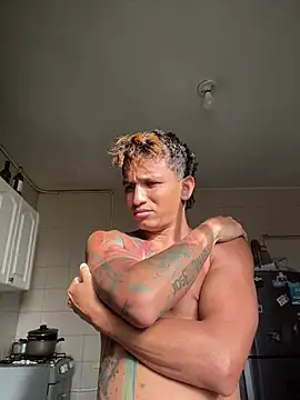 Snapshot of toyboys1 chatting on 01.05.25 toyboys1 online show from 01.05.25