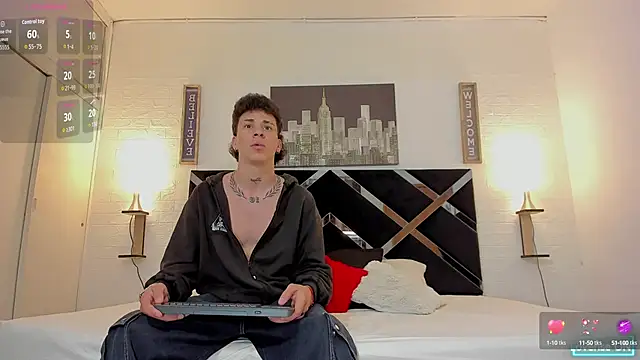 Snapshot of toyboys1 chatting on 09.10.25 toyboys1 online show from 09.10.25