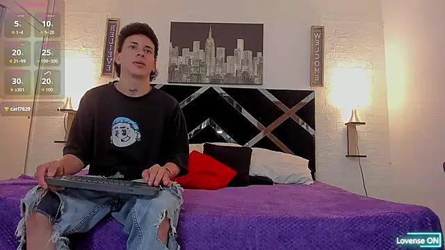 Snapshot of toyboys1 chatting on 09.18.25 toyboys1 online show from 09.18.25