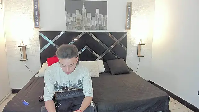 Snapshot of toyboys1 chatting on 09.22.25 toyboys1 online show from 09.22.25