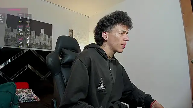 Snapshot of toyboys1 chatting on 10.06.25 toyboys1 online show from 10.06.25