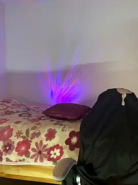 emiily15   online show from 09.18.25