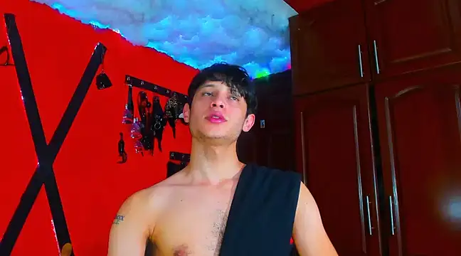 Snapshot of LilOwen_ chatting on 03.10.25 LilOwen online show from 03.10.25