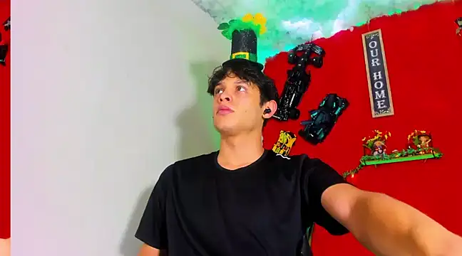 Snapshot of LilOwen_ chatting on 03.17.25 LilOwen online show from 03.17.25