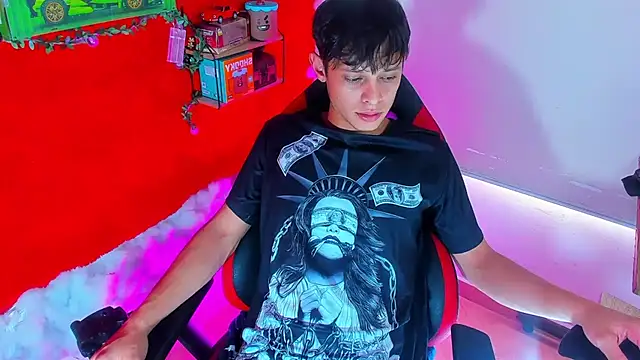 Snapshot of LilOwen_ chatting on 09.08.25 LilOwen online show from 09.08.25