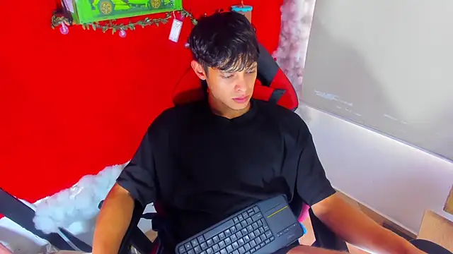 Snapshot of LilOwen_ chatting on 09.14.25 LilOwen online show from 09.14.25