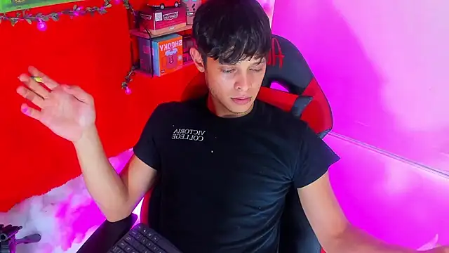 Snapshot of LilOwen_ chatting on 09.16.25 LilOwen online show from 09.16.25