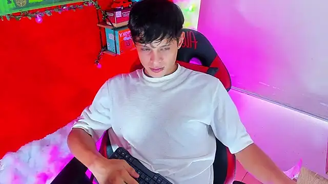 Snapshot of LilOwen_ chatting on 09.17.25 LilOwen online show from 09.17.25