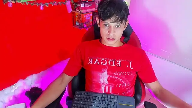 Snapshot of LilOwen_ chatting on 09.18.25 LilOwen online show from 09.18.25