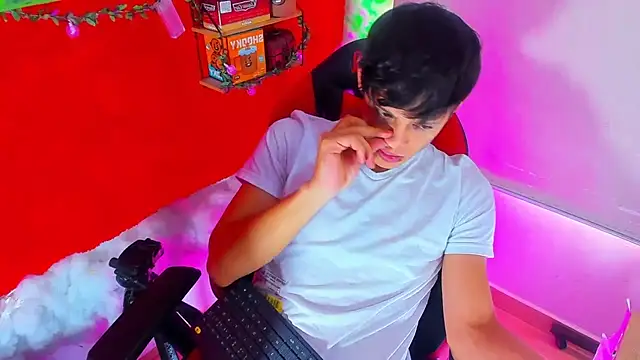 Snapshot of LilOwen_ chatting on 09.20.25 LilOwen online show from 09.20.25