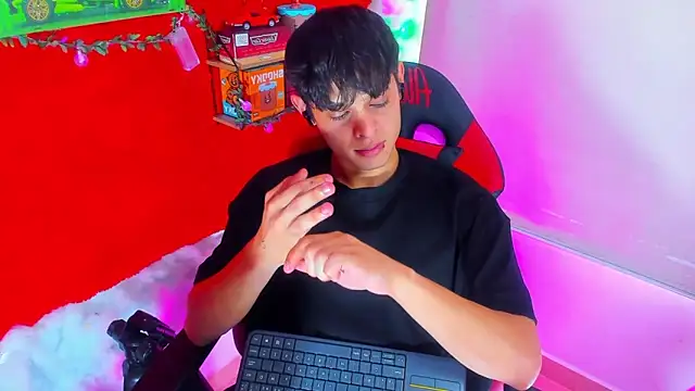 Snapshot of LilOwen_ chatting on 09.21.25 LilOwen online show from 09.21.25