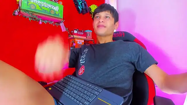 Snapshot of LilOwen_ chatting on 09.22.25 LilOwen online show from 09.22.25