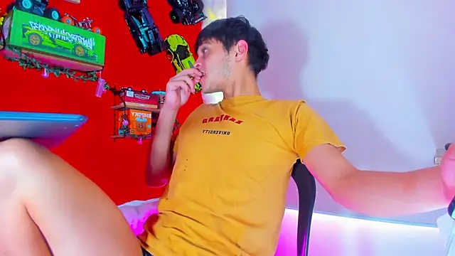 Snapshot of LilOwen_ chatting on 09.29.25 LilOwen online show from 09.29.25