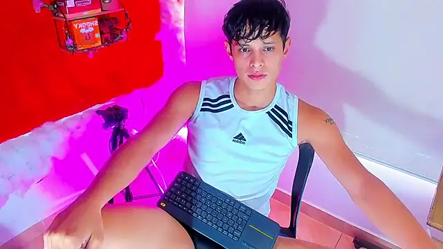 Snapshot of LilOwen_ chatting on 10.01.25 LilOwen online show from 10.01.25