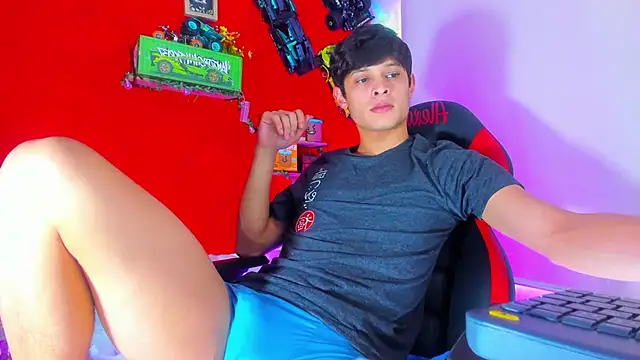 Snapshot of LilOwen_ chatting on 10.17.25 LilOwen online show from 10.17.25