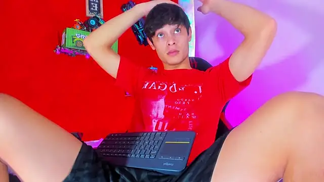 Snapshot of LilOwen_ chatting on 10.25.25 LilOwen online show from 10.25.25