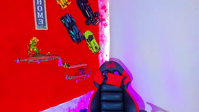 Snapshot of LilOwen_ chatting on 10.31.25 LilOwen online show from 10.31.25