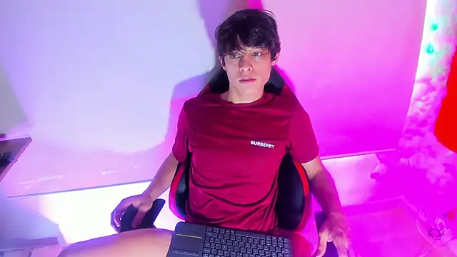 Snapshot of LilOwen_ chatting on 01.12.26 LilOwen online show from 01.12.26