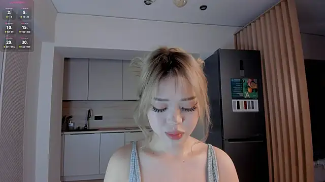 Snapshot of nacumi_mi chatting on 12.18.25 nacumi mi online show from 12.18.25