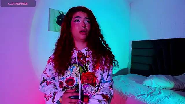 Snapshot of MizzHell chatting on 09.21.25 MizzHell online show from 09.21.25