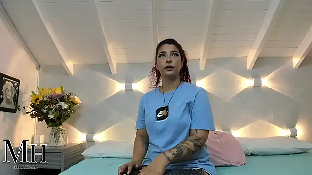 Snapshot of MizzHell chatting on 10.01.25 MizzHell online show from 10.01.25