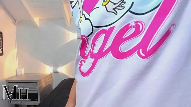 Snapshot of MizzHell chatting on 10.06.25 MizzHell online show from 10.06.25