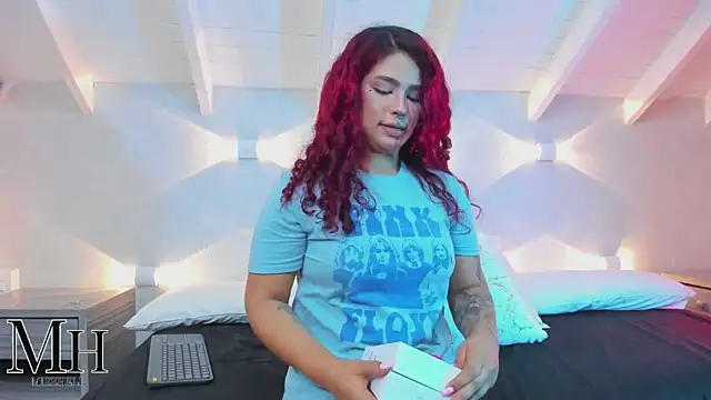 Snapshot of MizzHell chatting on 11.05.25 MizzHell online show from 11.05.25