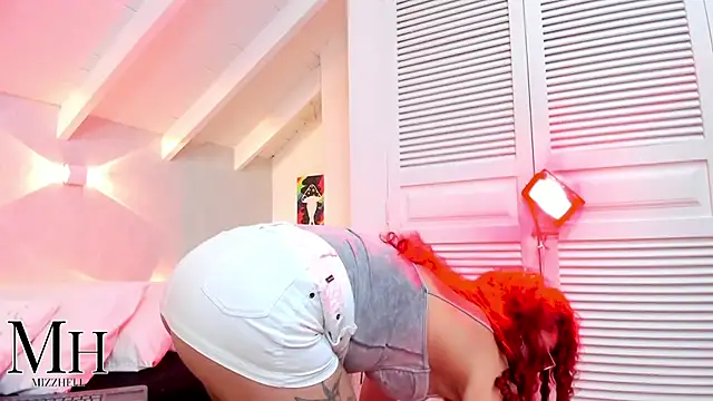 Snapshot of MizzHell chatting on 11.15.25 MizzHell online show from 11.15.25