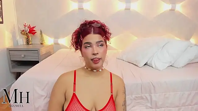 Snapshot of MizzHell chatting on 12.18.25 MizzHell online show from 12.18.25