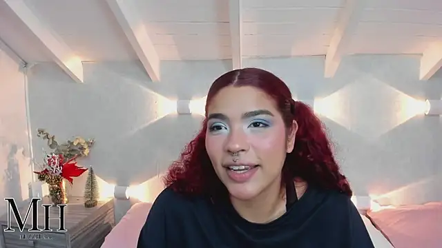 Snapshot of MizzHell chatting on 12.22.25 MizzHell online show from 12.22.25