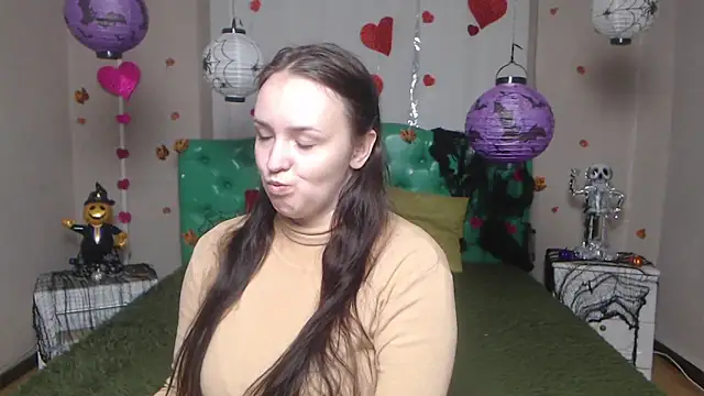 Snapshot of IsabelBlackberry chatting on 10.30.25 IsabelBlackberry online show from 10.30.25