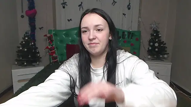 Snapshot of IsabelBlackberry chatting on 12.20.25 IsabelBlackberry online show from 12.20.25