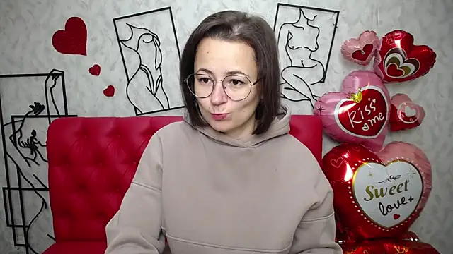 Snapshot of MarieSho chatting on 02.12.25 MarieSho online show from 02.12.25