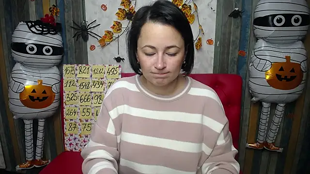 Snapshot of MarieSho chatting on 11.06.25 MarieSho online show from 11.06.25