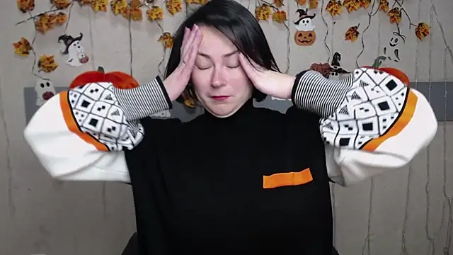 Snapshot of MarieSho chatting on 11.07.25 MarieSho online show from 11.07.25