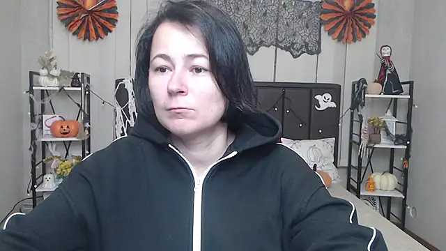 Snapshot of MarieSho chatting on 11.11.25 MarieSho online show from 11.11.25