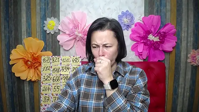 Snapshot of MarieSho chatting on 11.23.25 MarieSho online show from 11.23.25