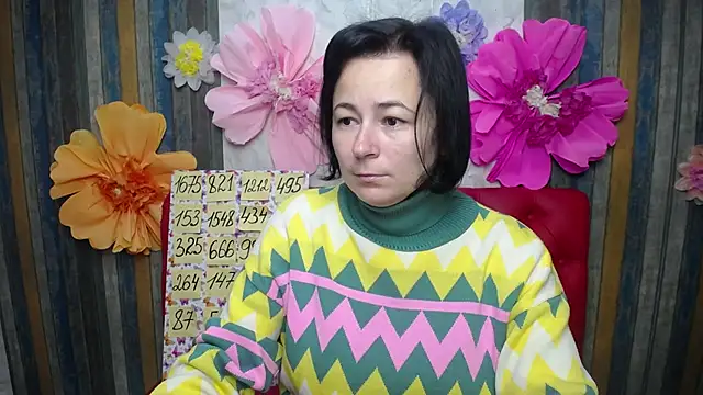 Snapshot of MarieSho chatting on 11.26.25 MarieSho online show from 11.26.25