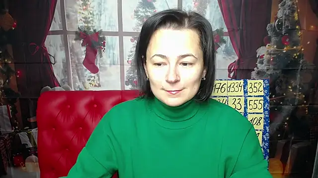 Snapshot of MarieSho chatting on 12.16.25 MarieSho online show from 12.16.25