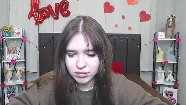 Snapshot of LauraHlot chatting on 02.13.25 LauraHlot online show from 02.13.25