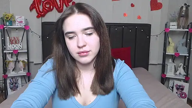 Snapshot of LauraHlot chatting on 02.27.25 LauraHlot online show from 02.27.25