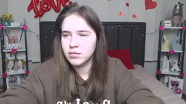 Snapshot of LauraHlot chatting on 03.11.25 LauraHlot online show from 03.11.25