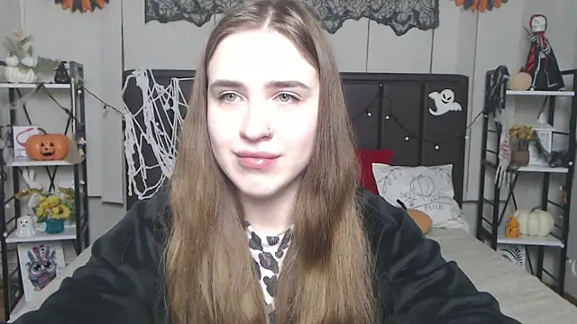 LauraHlot online show from 11.13.25