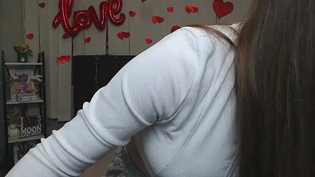 LauraHlot online show from 03.18.26