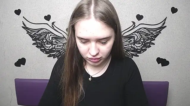 LauraHlot online show from 04.28.26