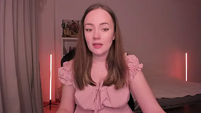 WalkingGirl online show from 02.05.25