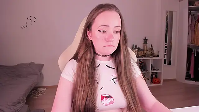 Snapshot of WalkingGirl chatting on 12.03.25 WalkingGirl online show from 12.03.25