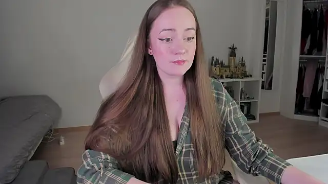 WalkingGirl online show from 03.25.26